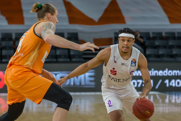 以2打一 以2打一