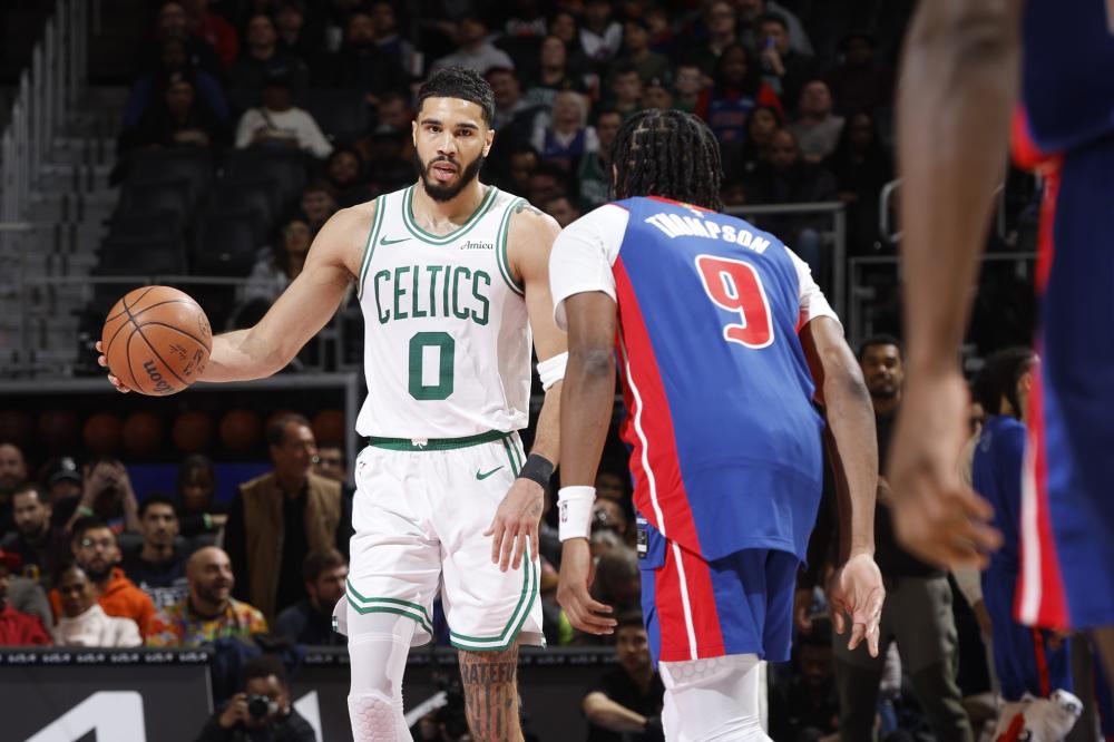 同时保持在 同时保持在