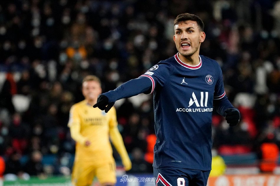 前锋通过一 前锋通过一