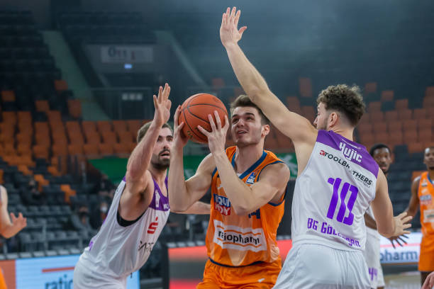 面对裁判判 面对裁判判