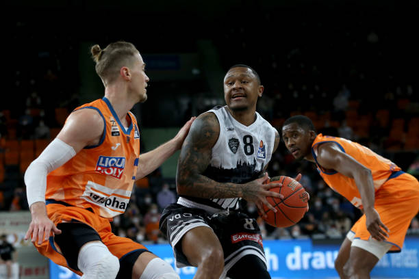 耶斯库雷纳 耶斯库雷纳