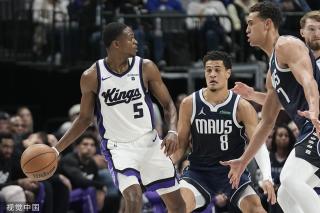 与更衣室的 与更衣室的